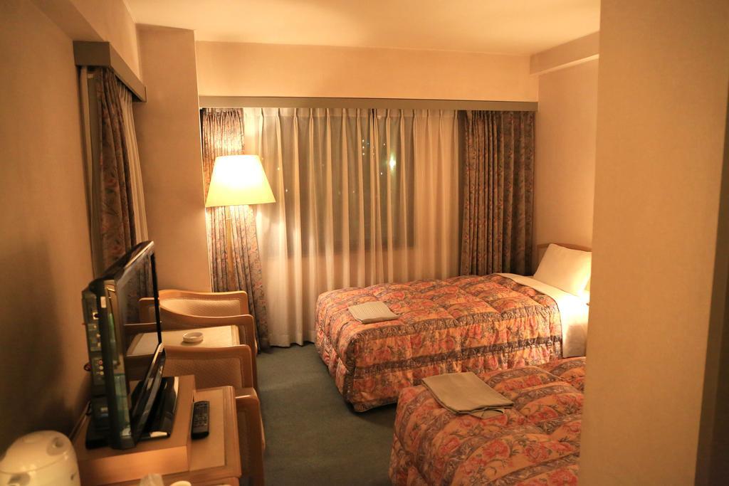 Hotel Palace Inn Toyota Тойота Екстериор снимка